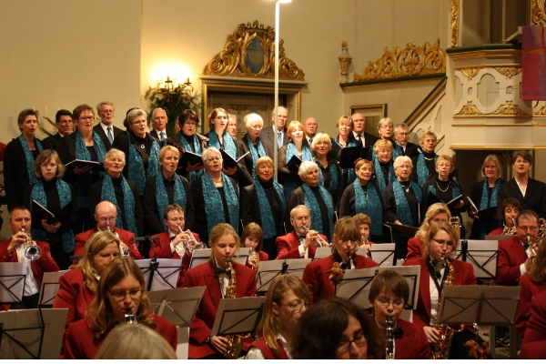 Der gemischte Chor des Preetzer Gesangvereins am 11.12.2011 in der Stadtkirche