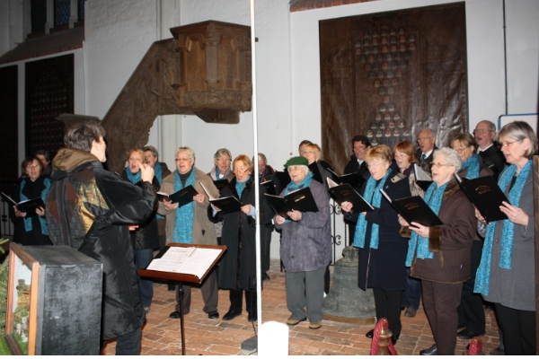 Der gemischte Chor des Preetzer Gesangvereins am 17.12.2011 in der Klosterkirche Preetz
